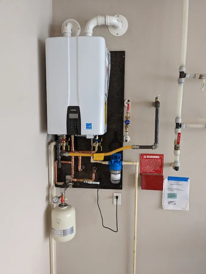 Professional plumber installing copper piping in a Snohomish home